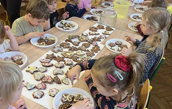 ŚWIĄTECZNE WATSZTATY PLASTYCZNE W GRUPIE SŁONECZKA