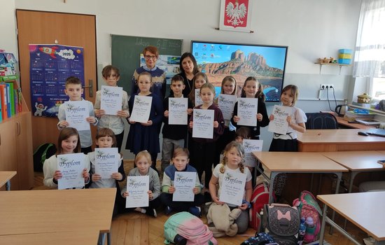 Eliminacje szkolne do Gminnego Konkursu Recytatorskiego „Poezja jest dobra na wszystko” w Nasutowie .