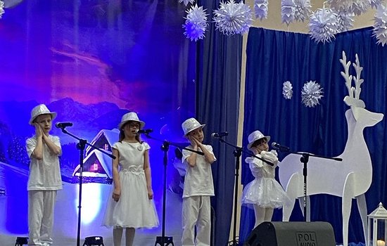 SUKCES SMERFÓW W XVII POWIATOWYM FESTIWALU PIOSENKI ,,NIEZAMOPNIANE MELODIE”