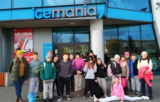 Klasa 5b na warsztatach i lodowisku