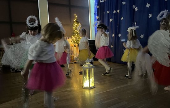 DZIEŃ BABCI I DZIADKA W GRUPACH MOTYLKI I SŁONECZKA